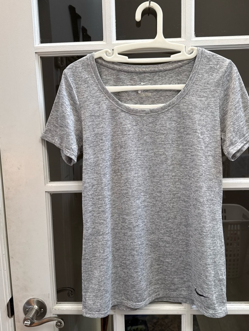 Nike Women’s Heather Gray Short Sleeve Scoop Neck Tee